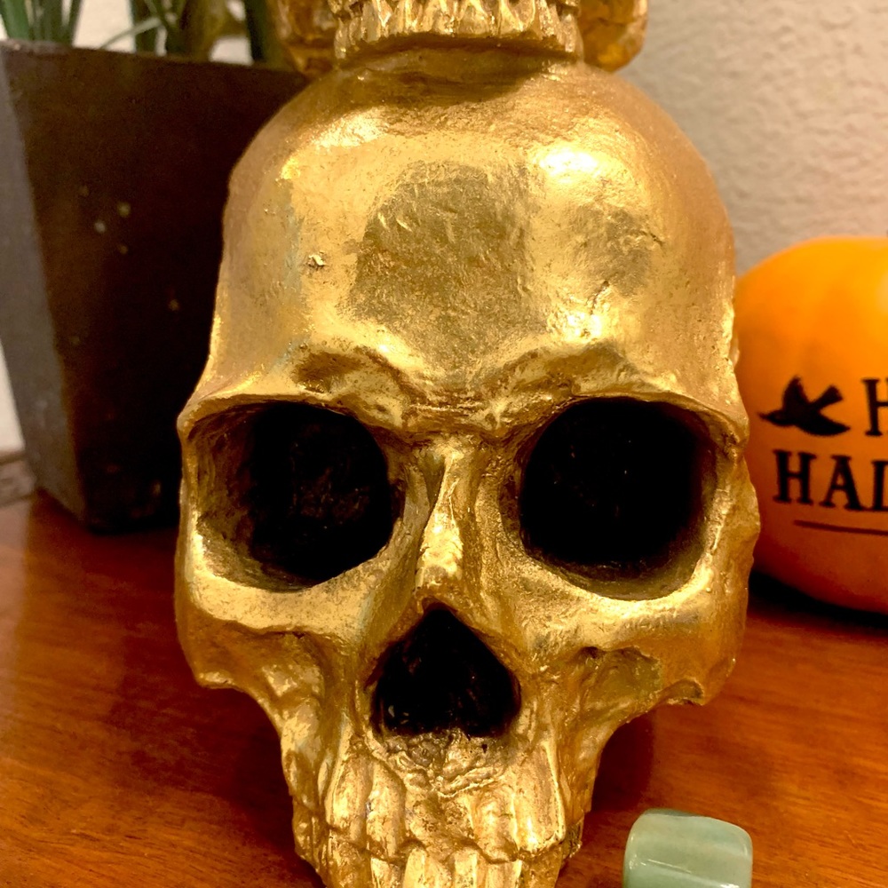 💀 NEW GOTHIC HALLOWEEN TABLETOP DECOR 3 TIER GOLD HUMAN SKULLS LIGHT UP FIGURE - Picture 6 of 10